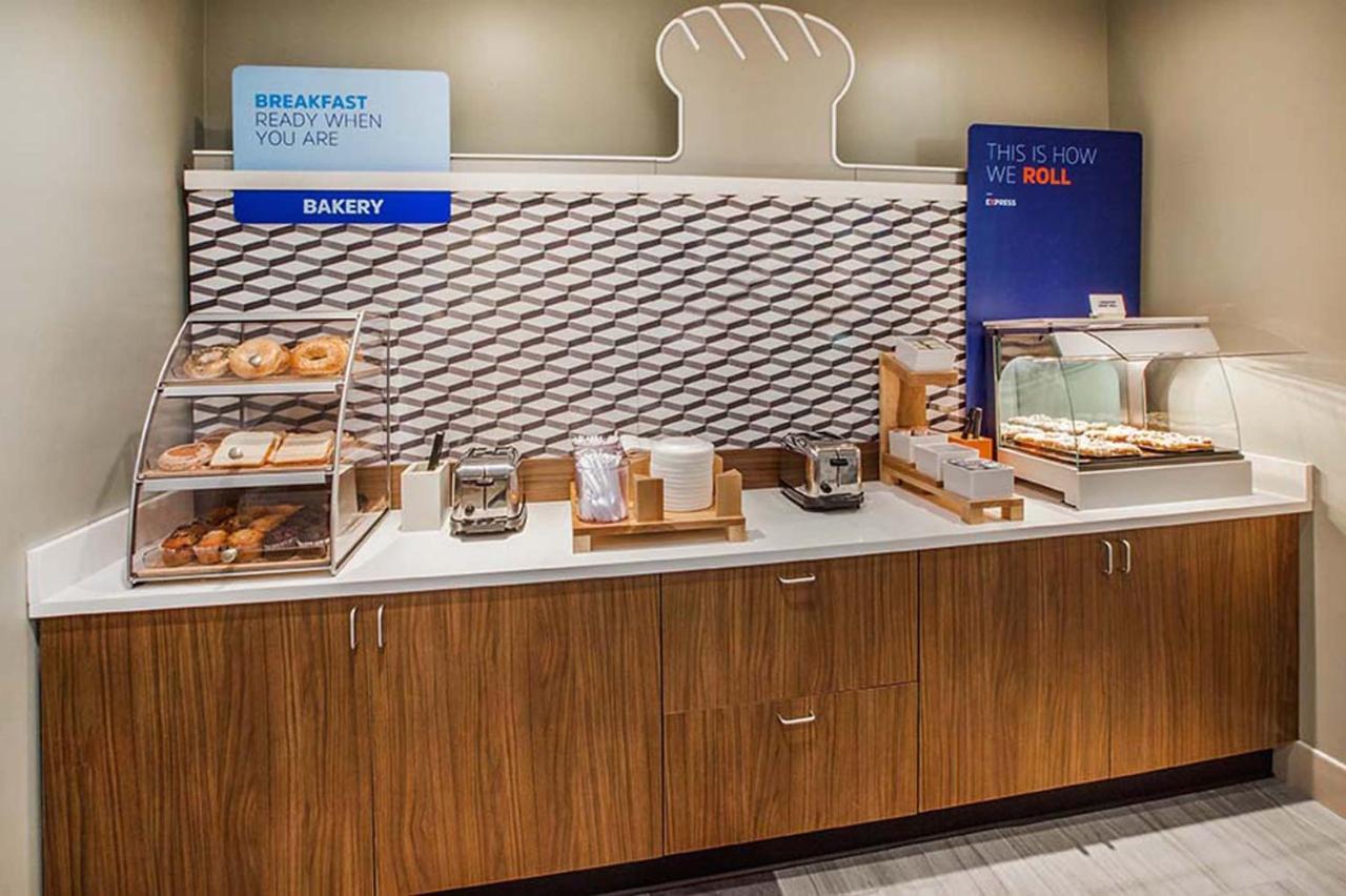 Holiday Inn Express Burlington By Ihg Extérieur photo
